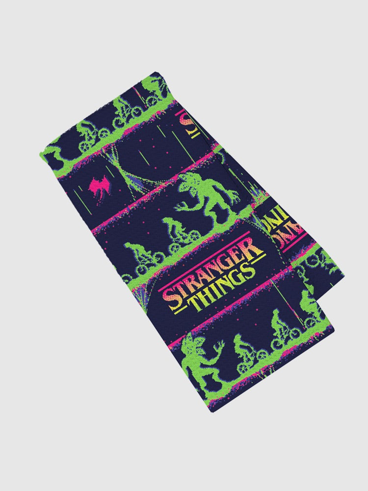 黒と白の織り生地　STRANGER Stranger Things Pixel Pattern Kitchen Towel – Netflix Shop
