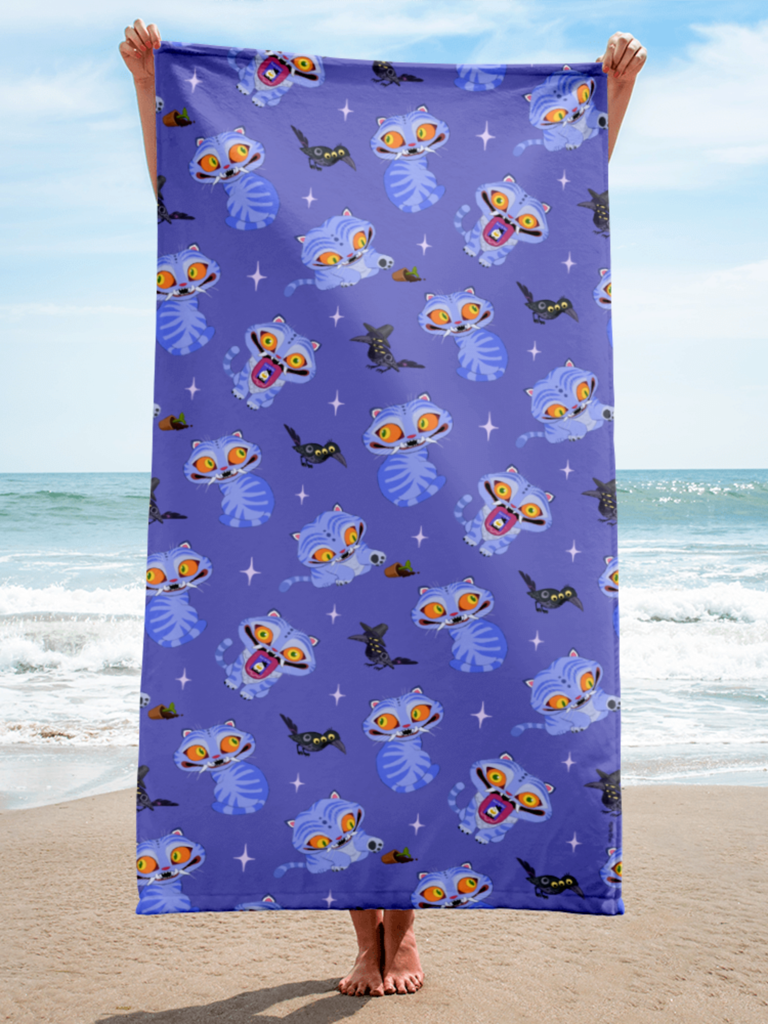Derpy Tiger and Magpie Beach Towel | Netflix Shop